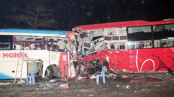 Ai bồi thường cho hành khách khi xe gặp tai nạn?